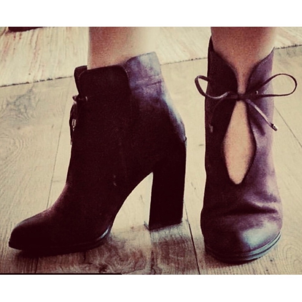 Vintage Distressed Rust Front V Split Ankle Boot - Picture 1 of 5
